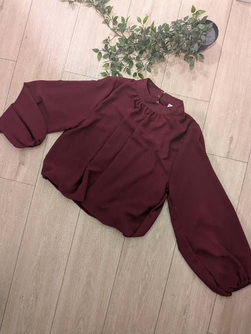 blouse en voile transparent colorie bordeau 