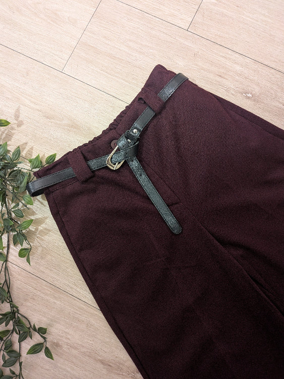 Pantalon en tissus chevron colorie Bordeau. 