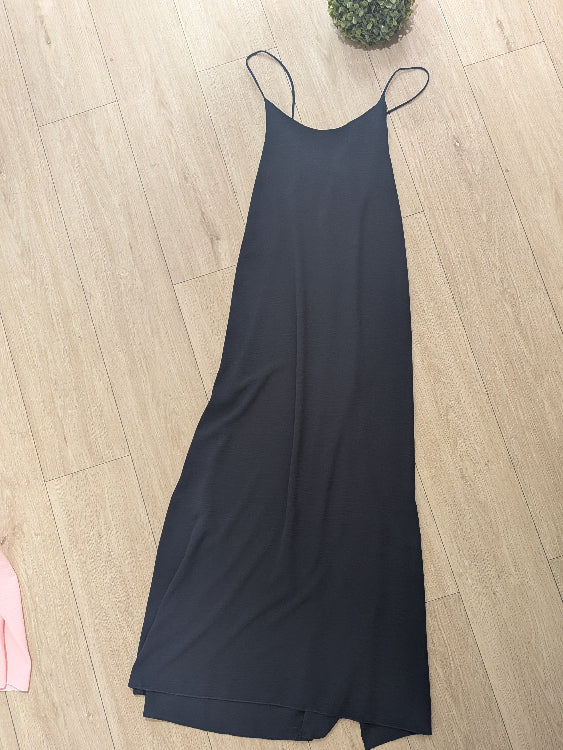 robe longue fluide bretelles croisées. colorie marine