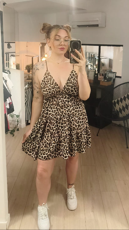 Robe courte imprimé léopard. Photo porté. 