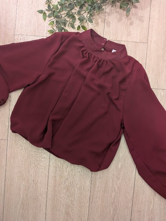 blouse en voile transparent colorie bordeau 