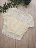 T-shirt dentelle court photo a plat colorie jaune