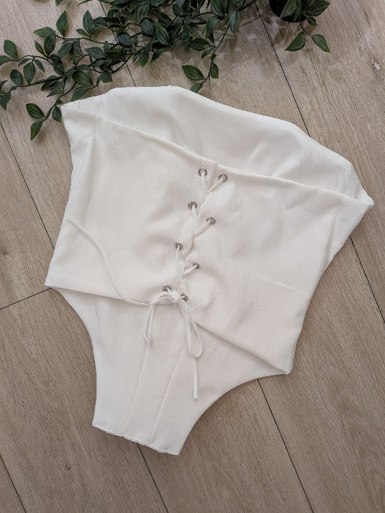 Bustier corset blanc . photo a plat dos.