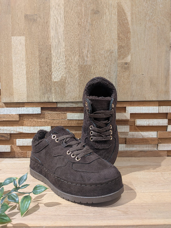Basket en nubuck fourré colorie marron.