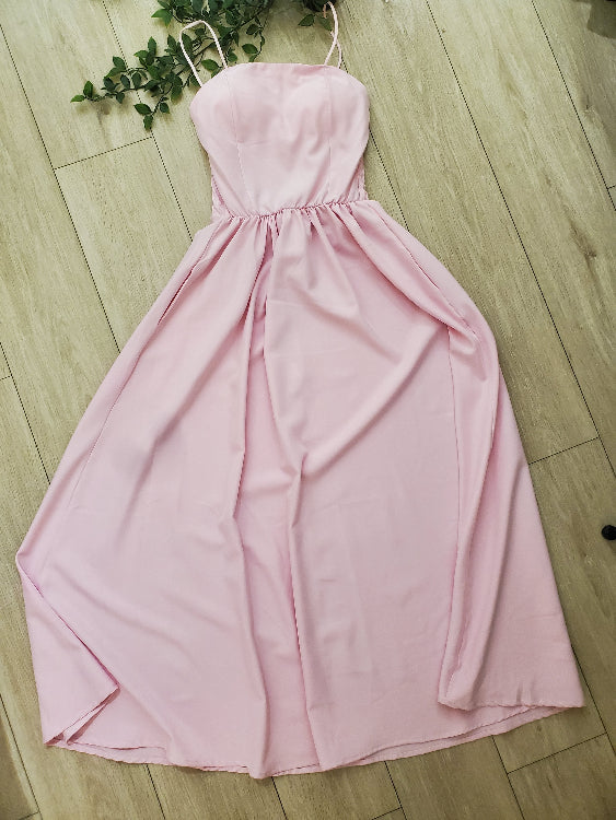 Robe longue bustier . colorie rose pale photo a plat 