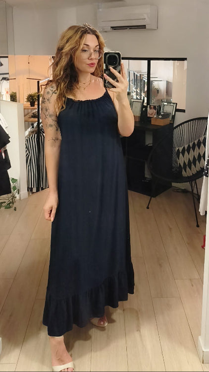 Robe débardeur fluide longue colorie marine. Photo porté. 