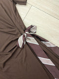Robe T-shirt longue nœud foulard a la taille. Photo détail nœud . Colorie marron