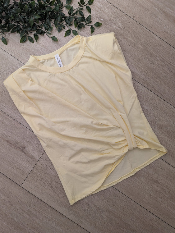 T-shirt sans manches drapé. Colories Jaune. Photo a plat