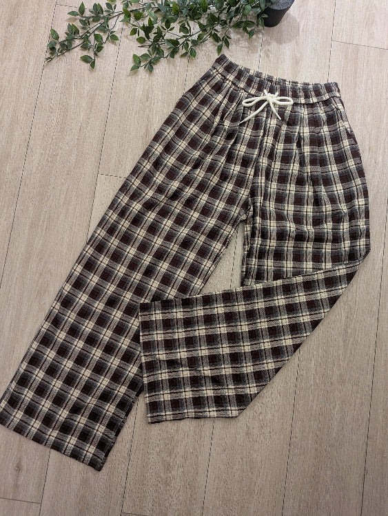 Pantalon a carreaux . photo a plat