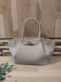 Sac trapèze effet cuir grainé colorie beige.