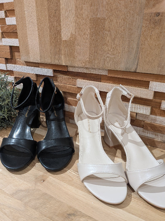 Sandales petits talon, colorie noir et beige