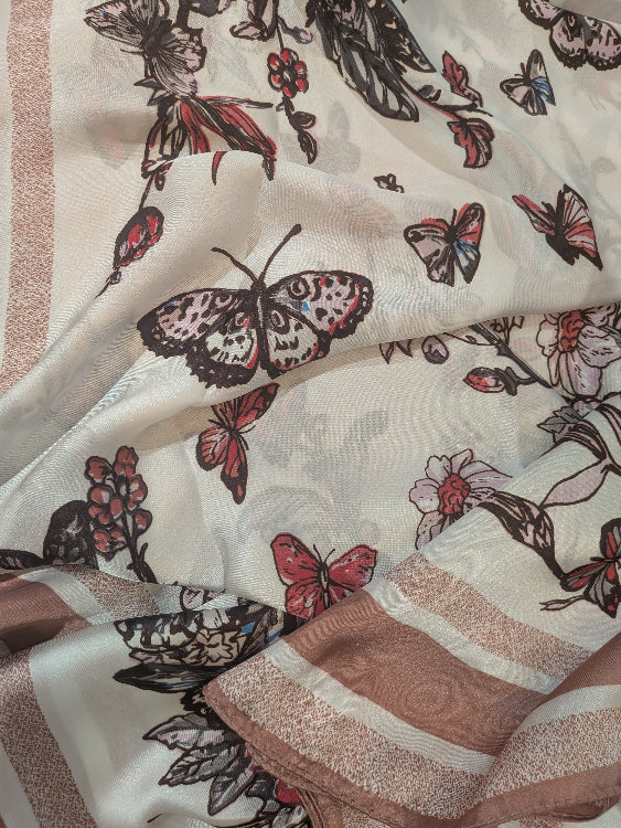 Robe foulard papillon colorie rose. Photo détail imprimé