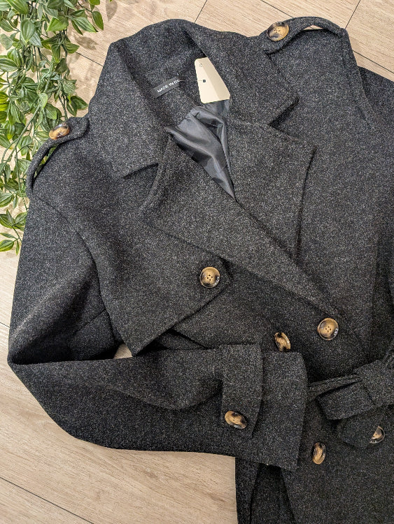 Manteau trench long colorie noir, Photo a plat. 