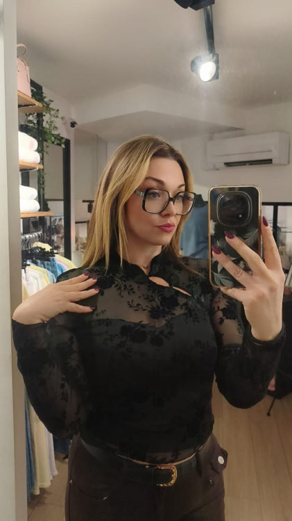 Top Qipao en dentelle noir. Photo porté. 
