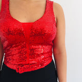 Photo de la combinaison haut paillette rouge porté. détailles